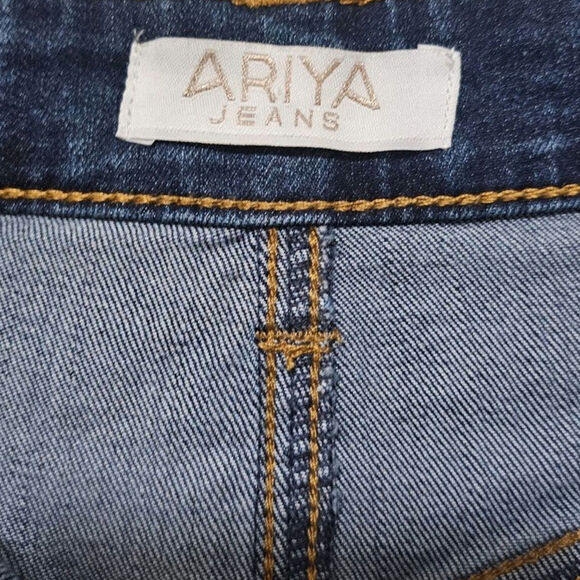 Ariya Stretch Jean Shorts Women's Size 9/29 - Picture 4 of 6